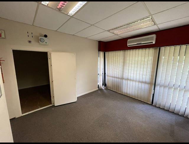 1,594M² OFFICE TO LET IN ALRODE